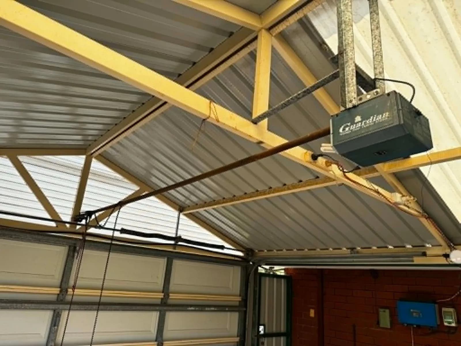 Guardian garage door opener with a slack, broken drive chain in Kingsley, Perth Guardian garage door opener with a slack, broken drive chain in Kingsley, Perth